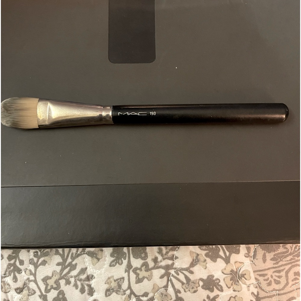MAC 190 Cosmetic Brush.